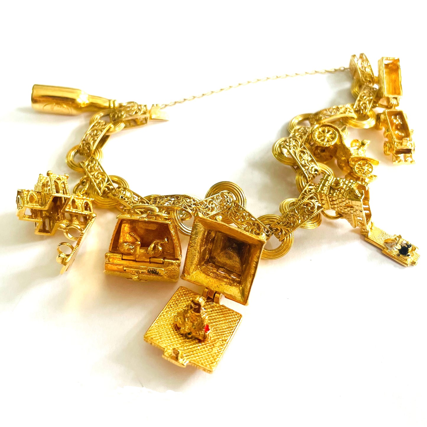 1950s 9KT Yellow Gold Charm Bracelet front