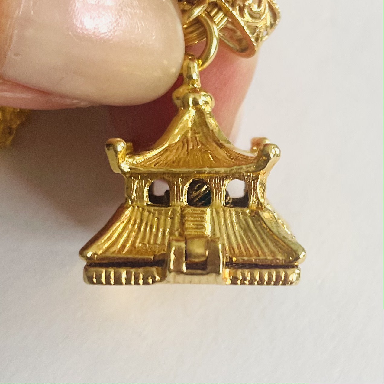 1950s 9KT Yellow Gold Charm Bracelet charm close-up