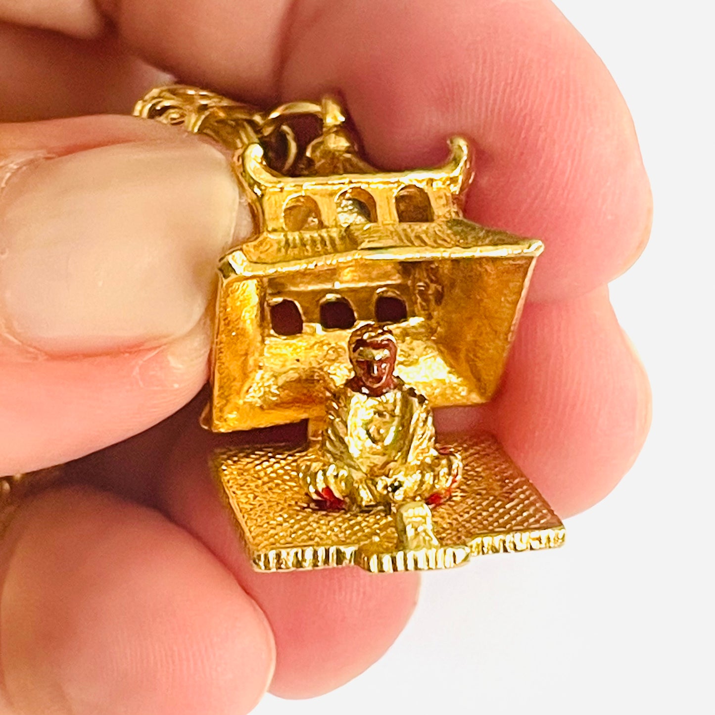 1950s 9KT Yellow Gold Charm Bracelet charm close-up