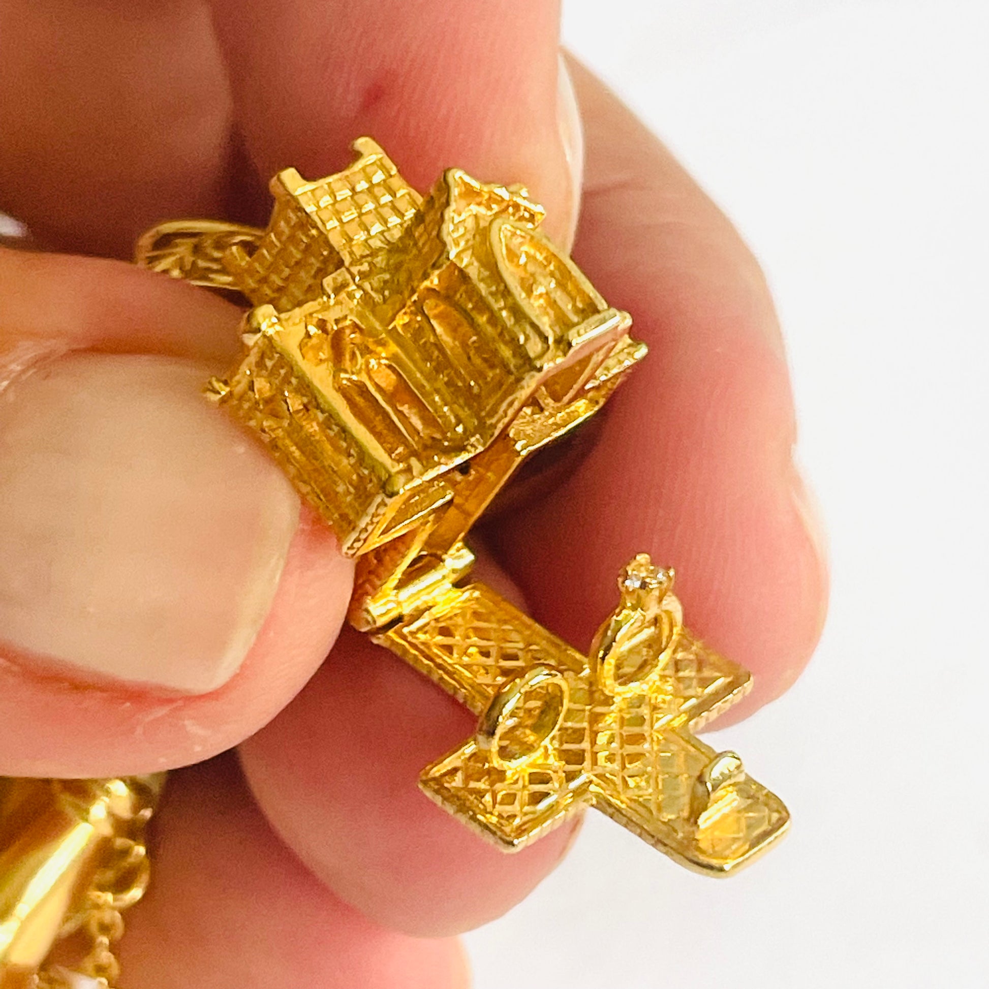 1950s 9KT Yellow Gold Charm Bracelet charm close-up