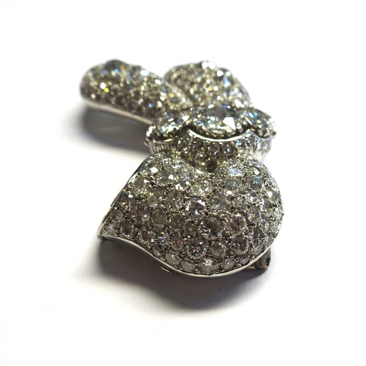1940s Platinum Diamond Ribbon Brooch top