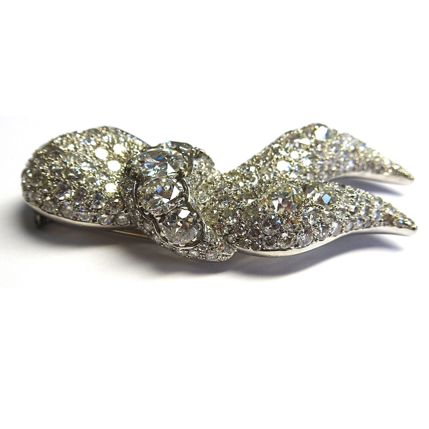 1940s Platinum Diamond Ribbon Brooch side