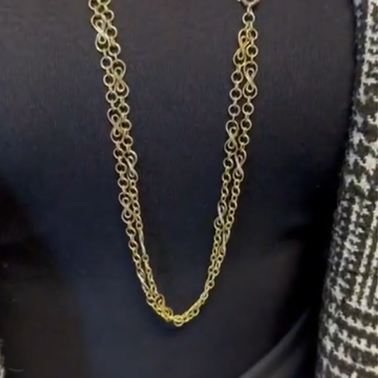 Antique 18KT Yellow Gold Chain Necklace close-up