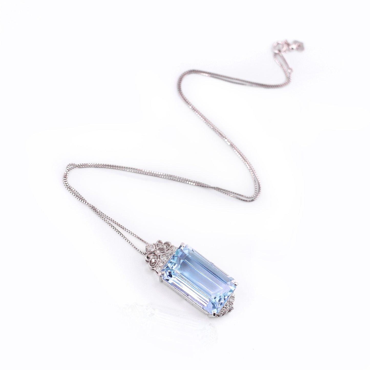 Post-1980s Platinum Diamond & Aquamarine Necklace front