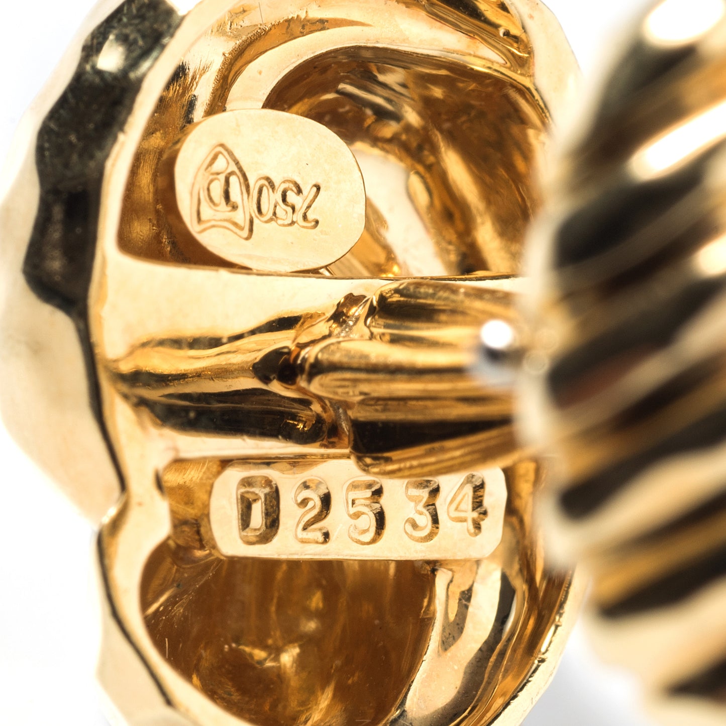 Henry Dunay Post-1980s 18KT Yellow Gold Knot Cufflinks close-up