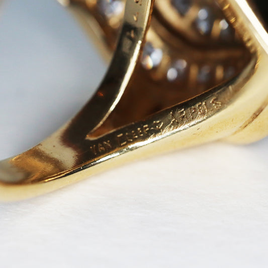 Van Cleef & Arpels 1970s 18KT Yellow Gold Diamond Ring signature