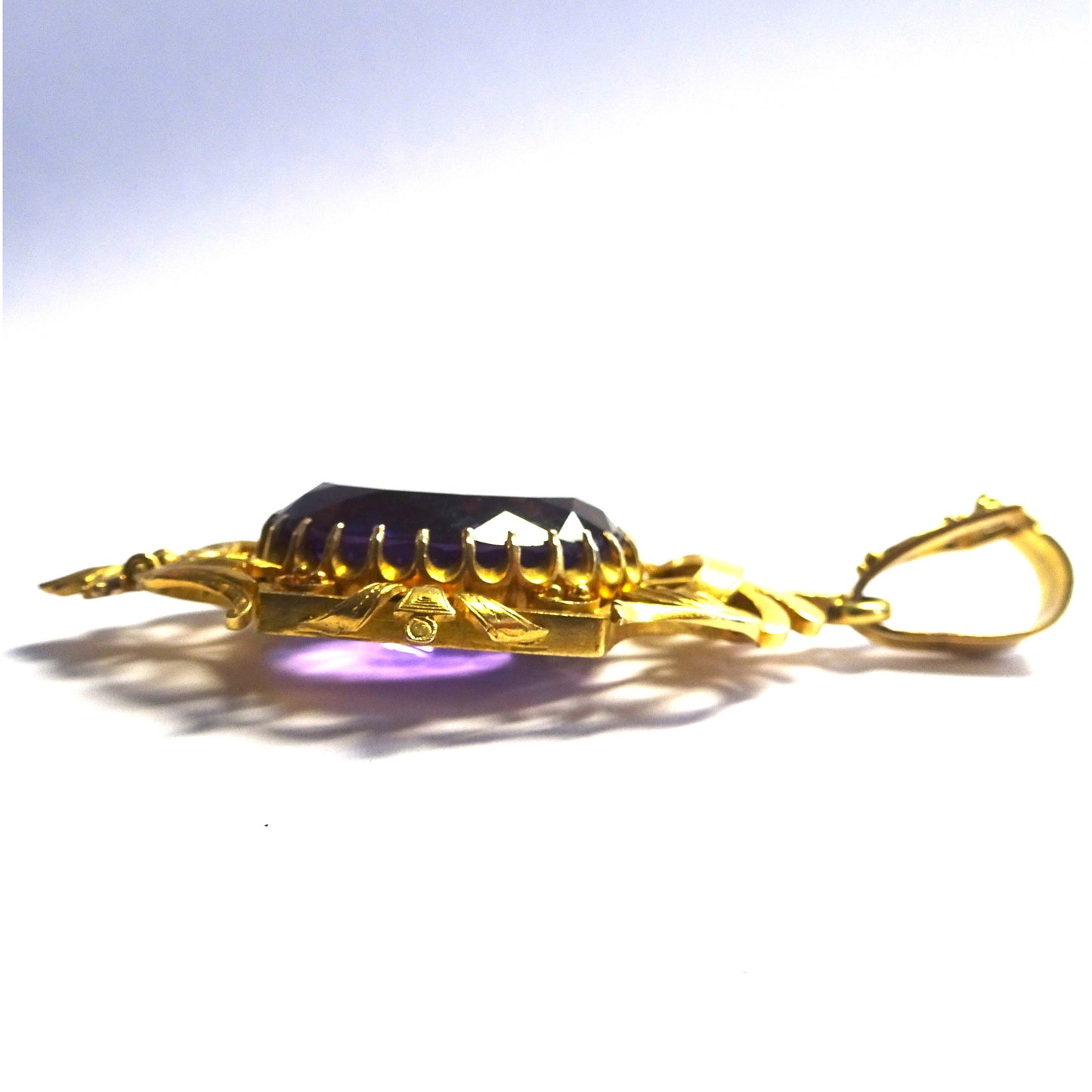 Art Nouveau 18KT Yellow Gold Amethyst Pendant side