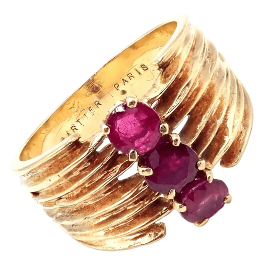 Cartier Paris 1980s 18KT Yellow Gold Ruby Ring signature