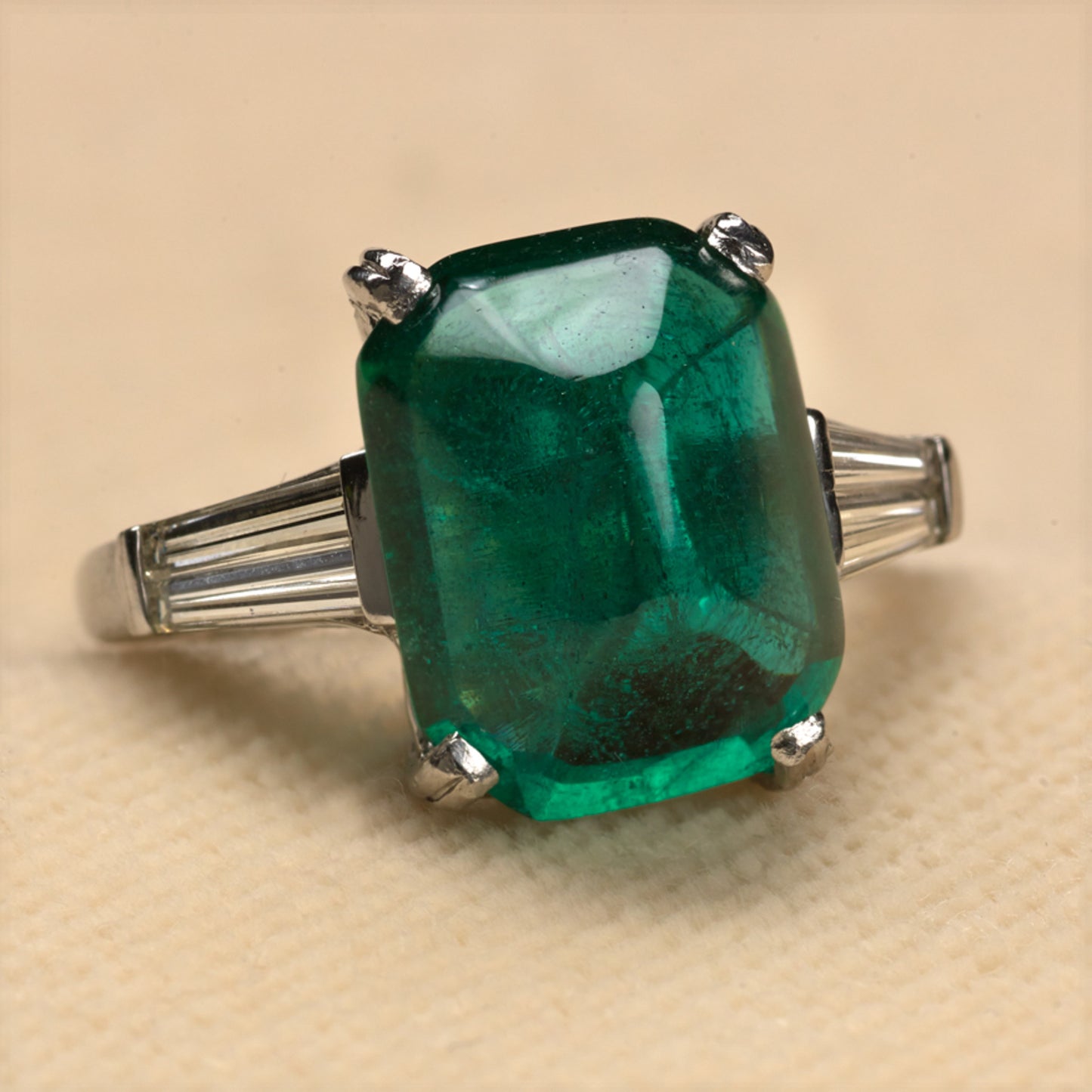 Post-1980s Platinum Emerald & Diamond Ring front