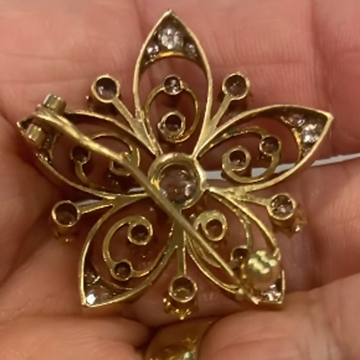 1970s 14KT Yellow Gold Diamond Flower Brooch back