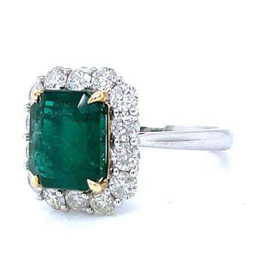 1980s 18KT White Gold Emerald & Diamond Ring side