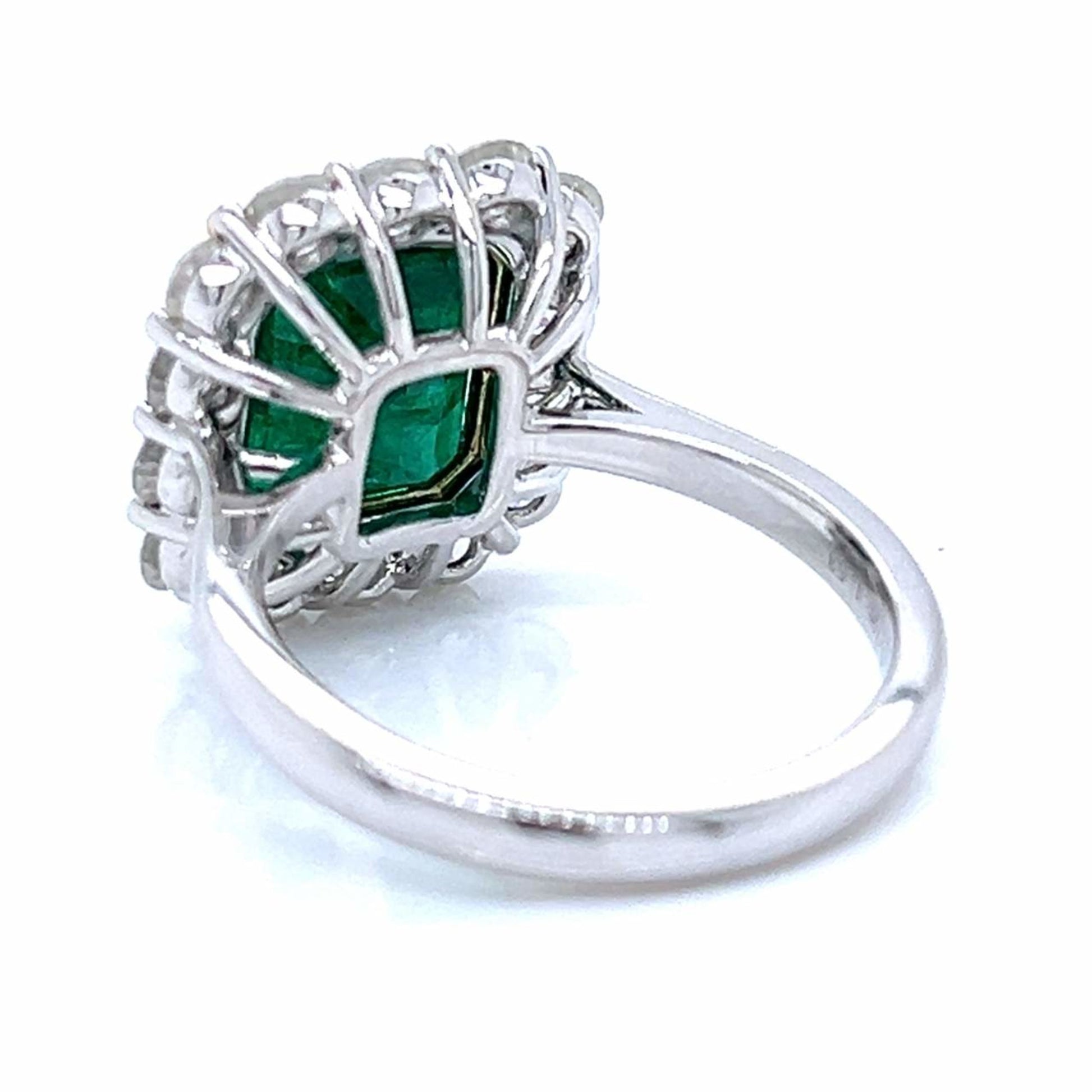 1980s 18KT White Gold Emerald & Diamond Ring back