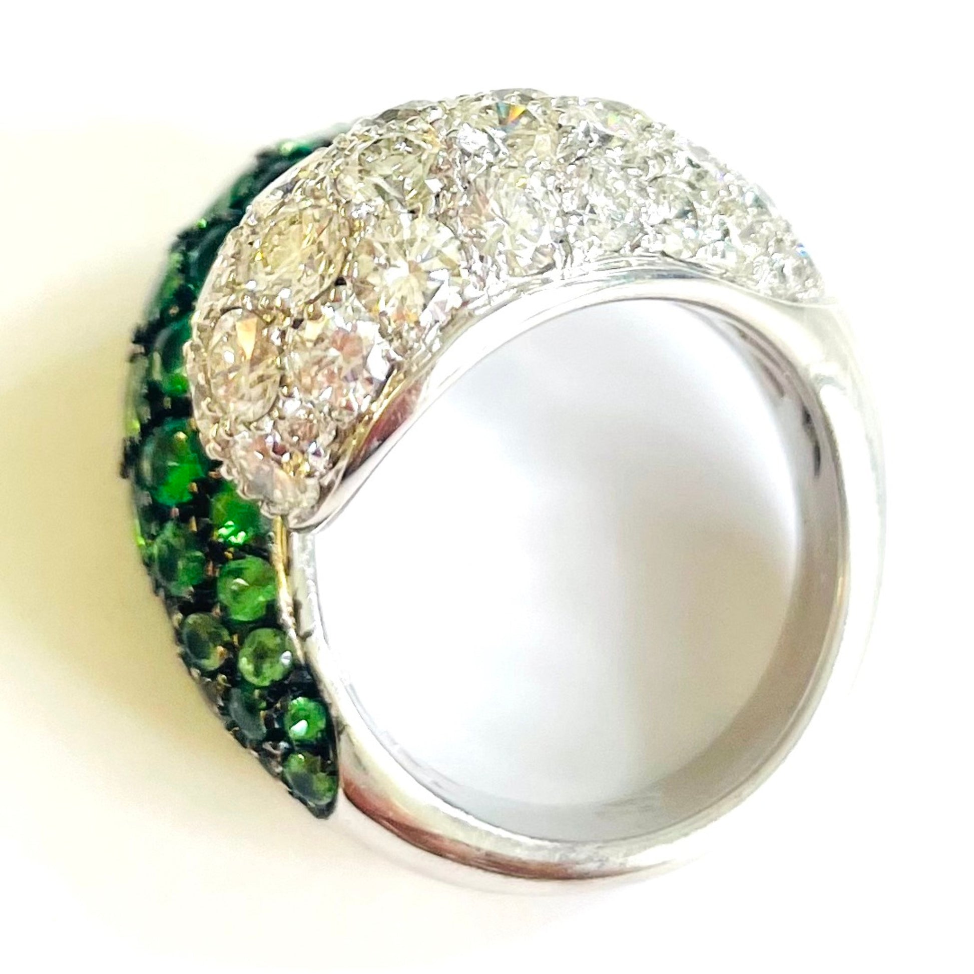 Chantecler Italian Post-1980s 18KT White Gold Tsavorite Garnet & Diamond Ring profile