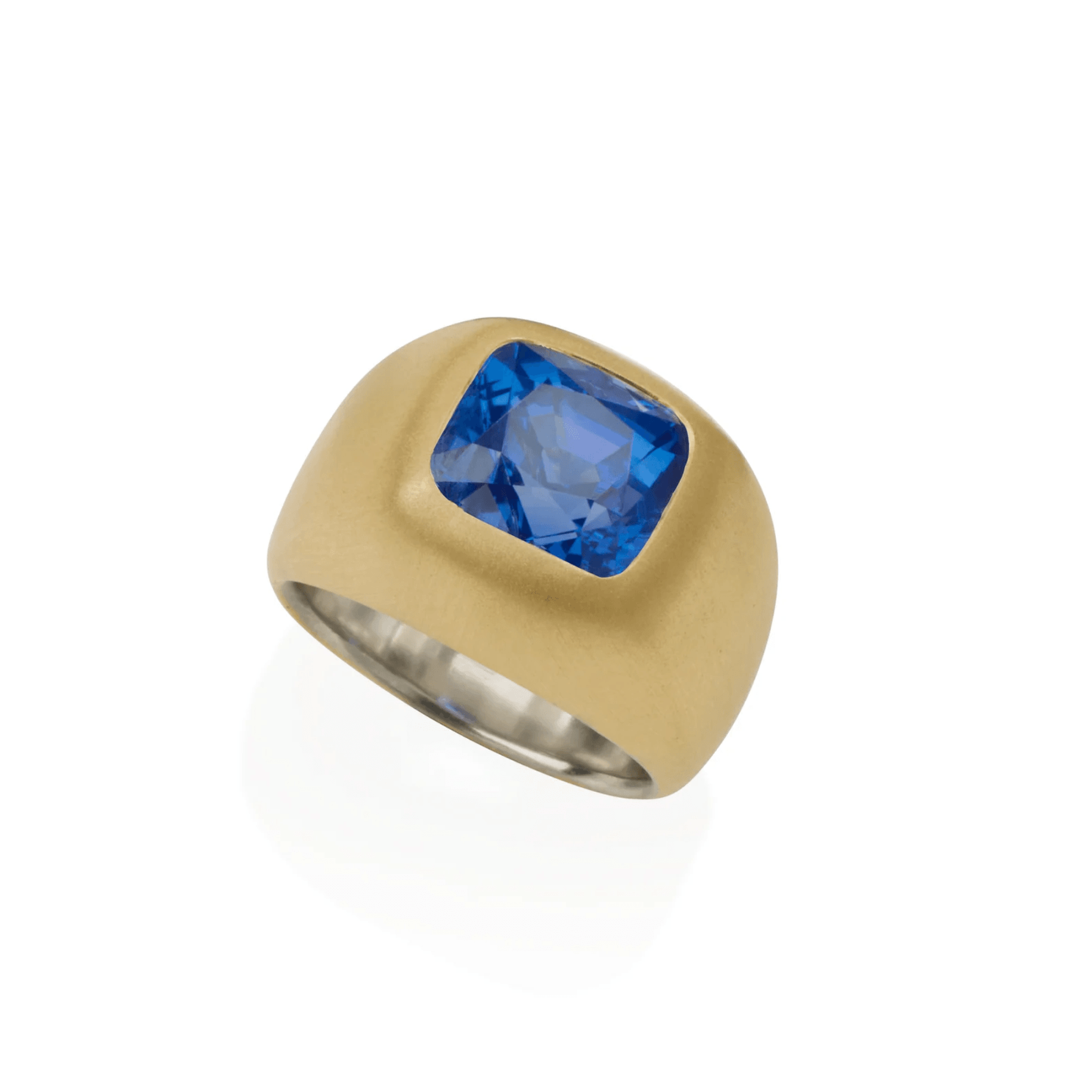 Contemporary 18KT Yellow Gold Sapphire Ring front