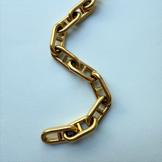 Italian 1960s 18KT Yellow Gold Mariner Bracelet close-up details