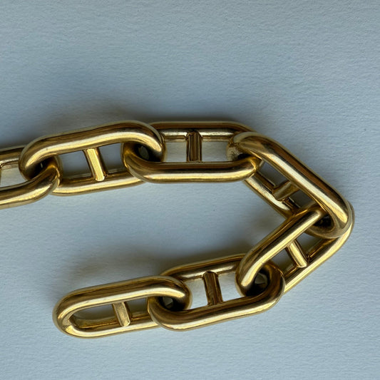 Italian 1960s 18KT Yellow Gold Mariner Bracelet close-up details