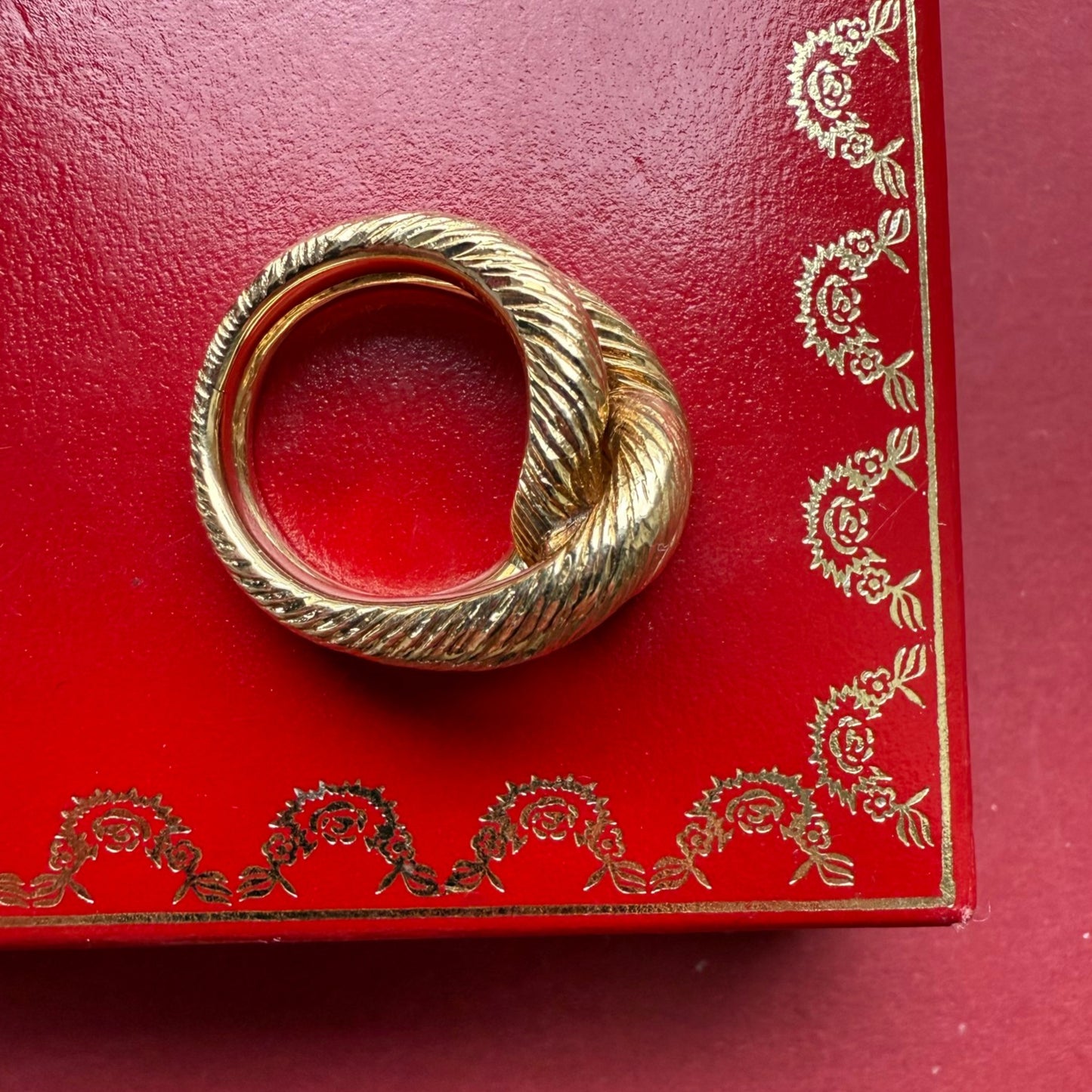 Cartier Paris 1970s 18KT Yellow Gold Knot Ring profile