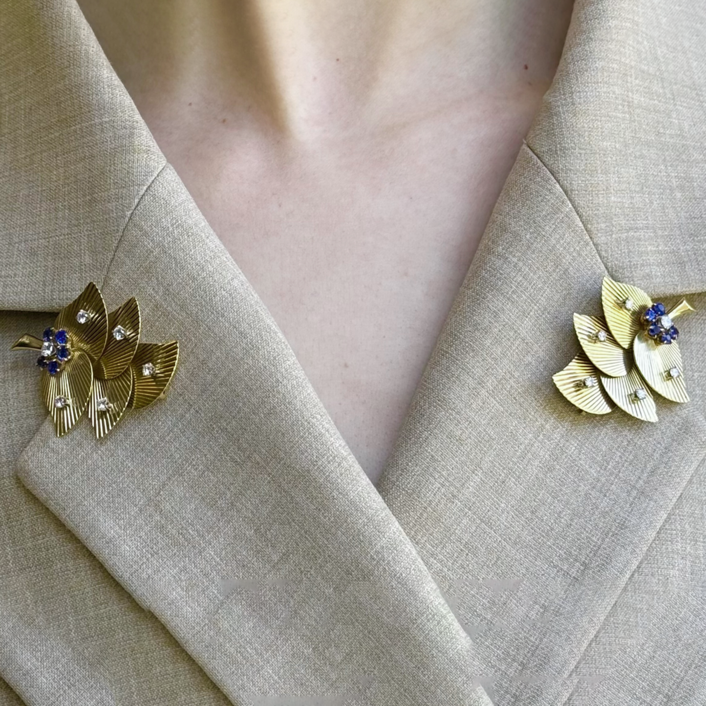 Raymond Yard 1940s 18KT Yellow Gold Sapphire & Diamond Brooch Set on collar