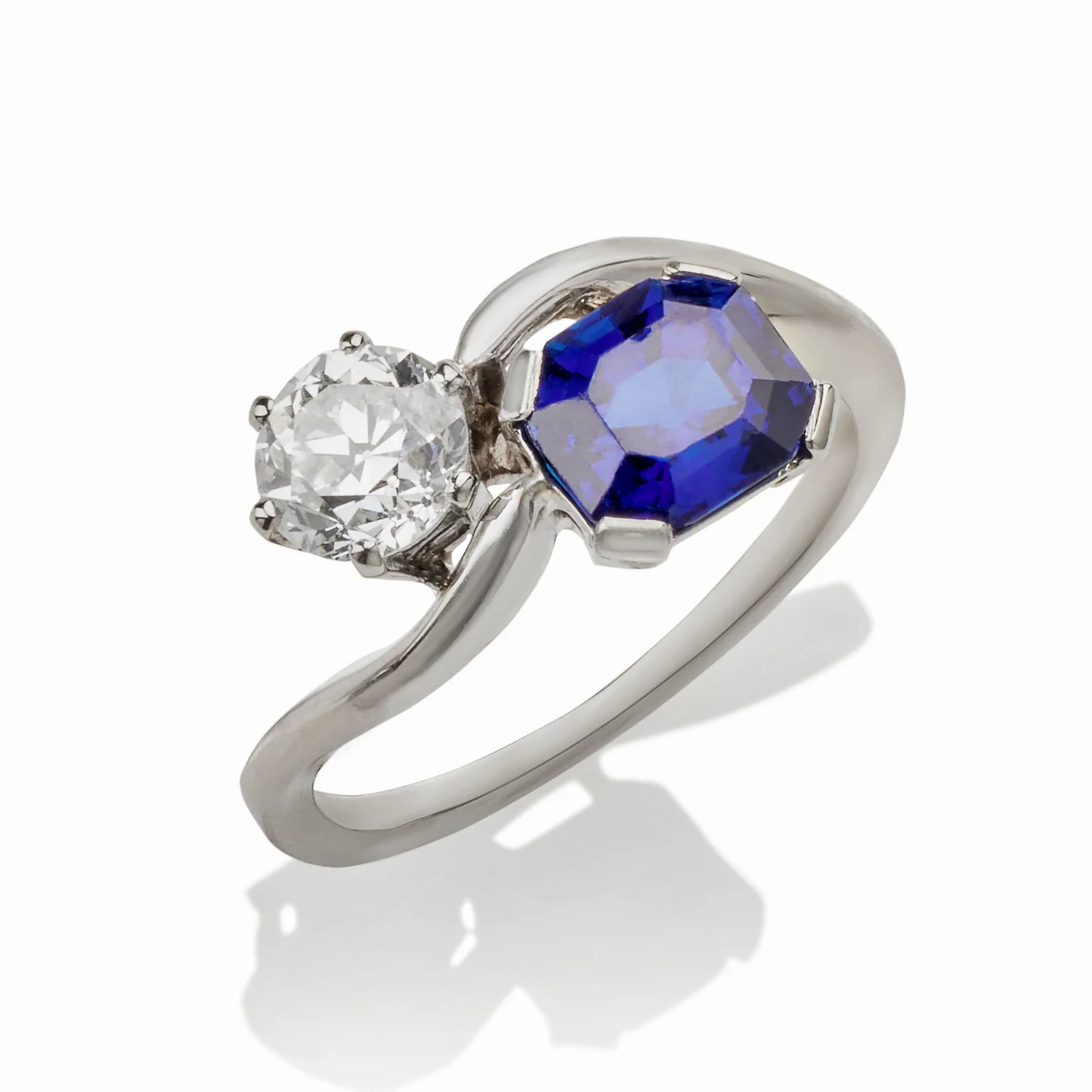 1980s Platinum Sapphire & Diamond Ring top