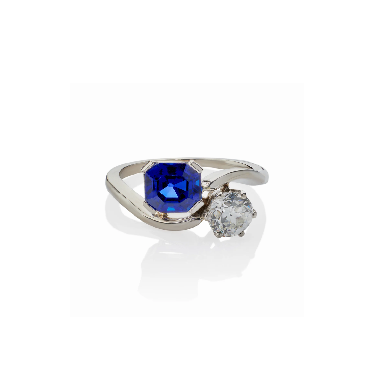 1980s Platinum Sapphire & Diamond Ring front