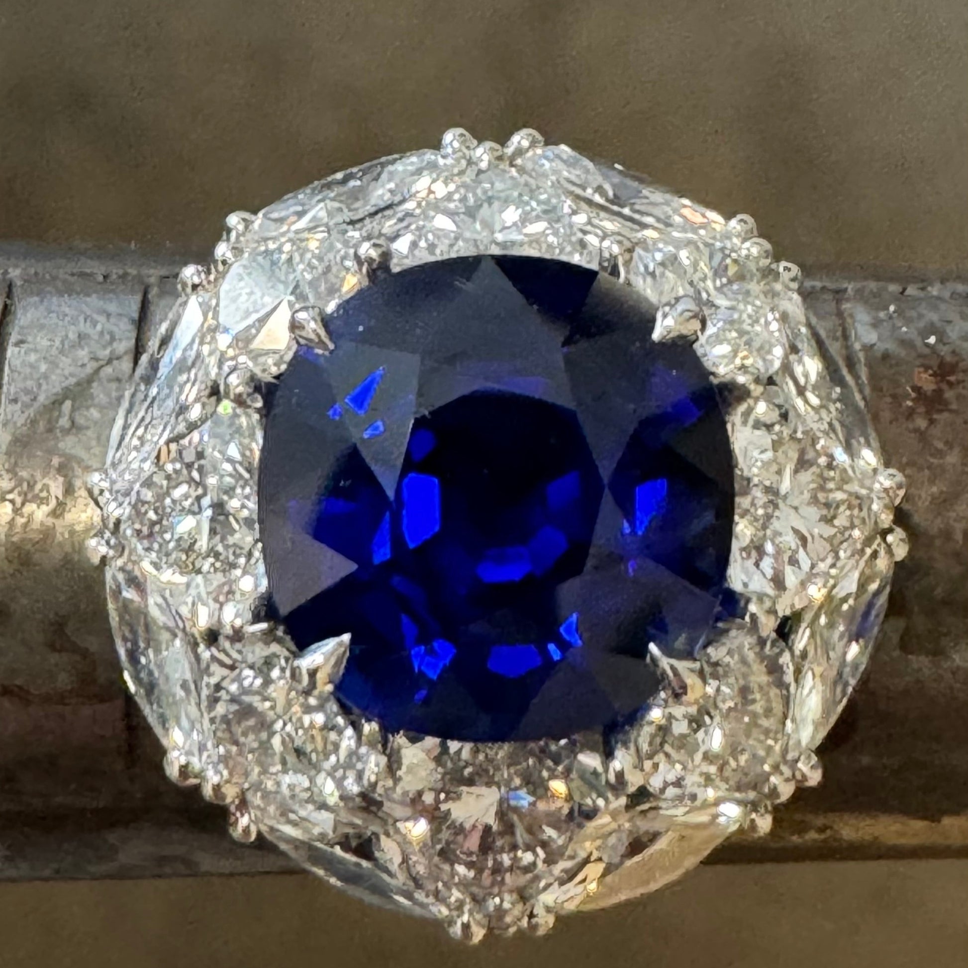 Post-1980s Platinum Sapphire & Diamond Ring front