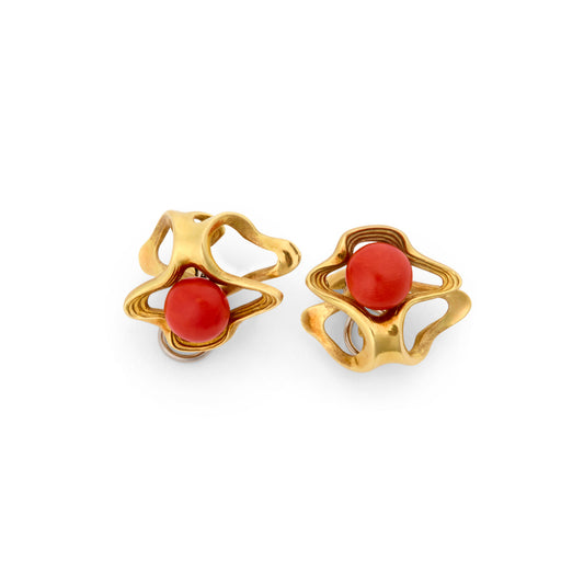 GĂĽbelin Swiss 1980s 18KT Yellow Gold Coral Earrings front