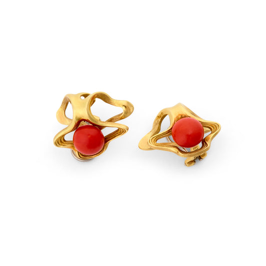 GĂĽbelin Swiss 1980s 18KT Yellow Gold Coral Earrings front