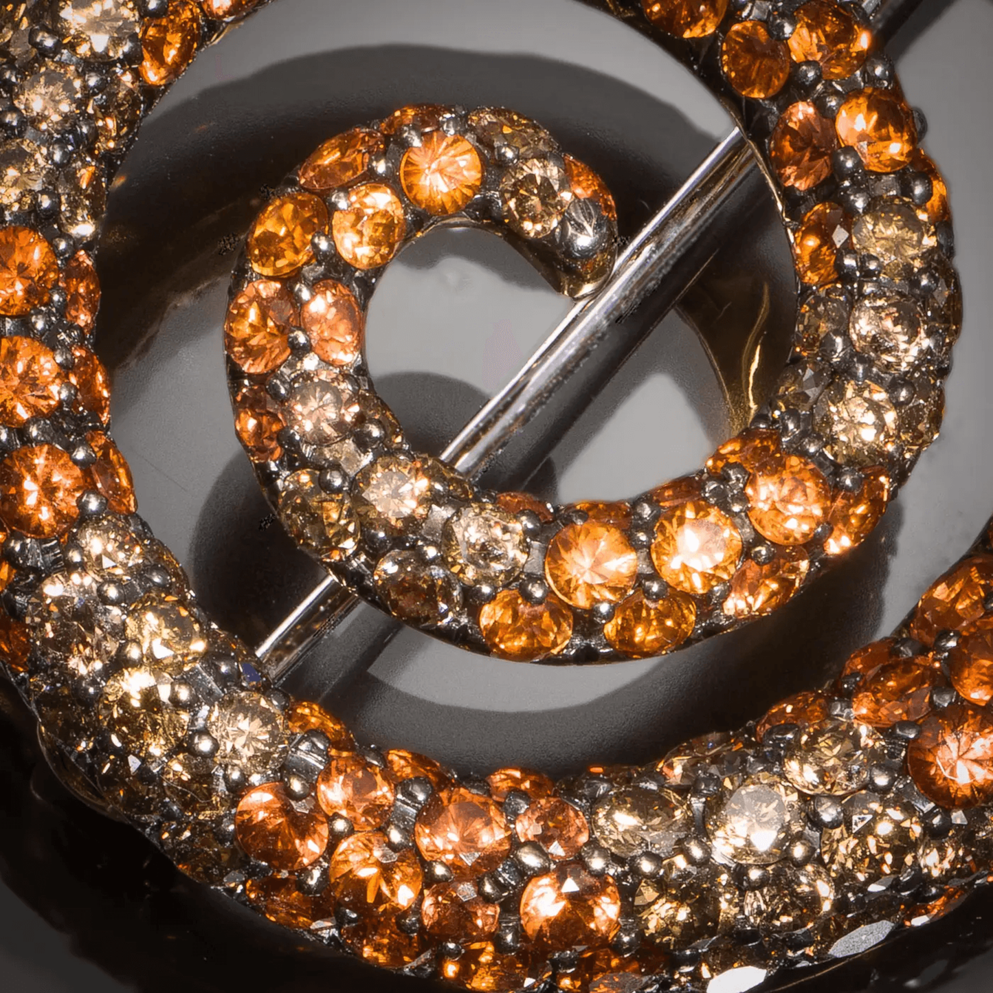 Michele della Valle 1980s 18KT Yellow Gold Diamond & Sapphire Brooch close-up details