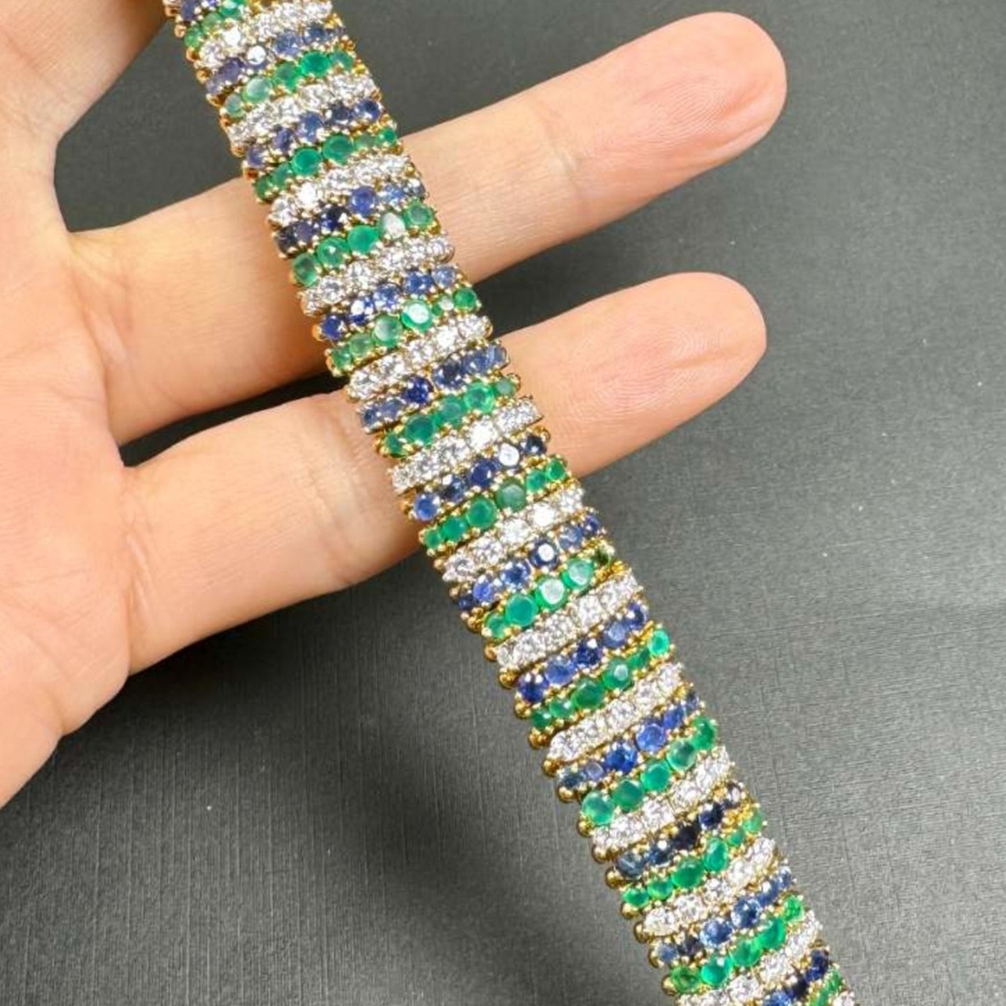 1960s 18KT Yellow Gold Diamond, Onyx & Sapphire Bracelet close-up details