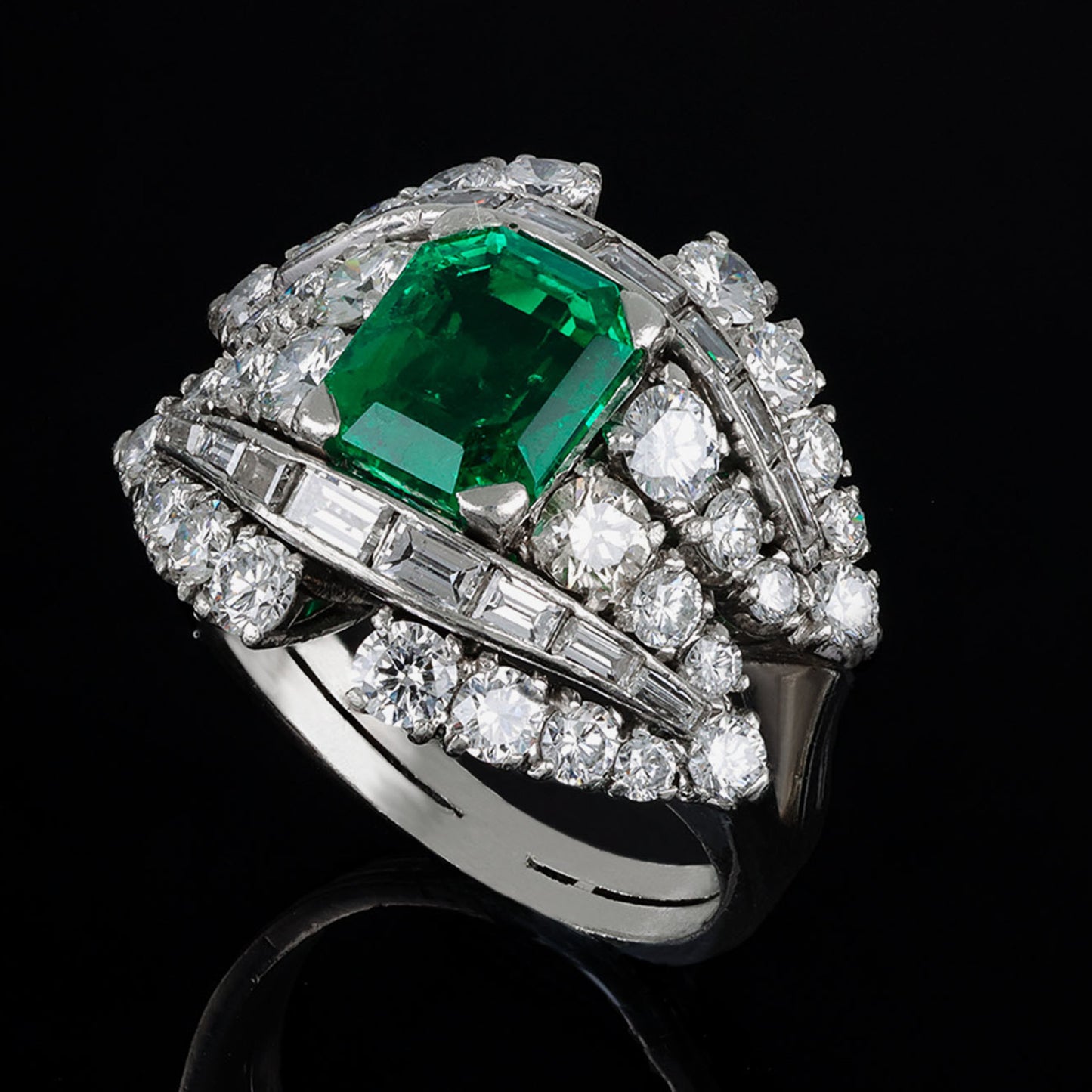 Italian 1970s Platinum Emerald & Diamond Ring side