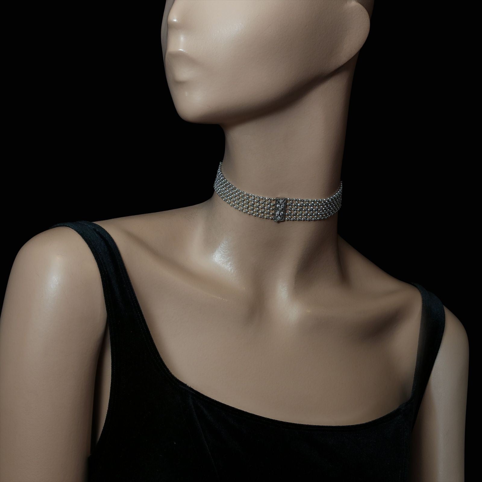 collar necklace example