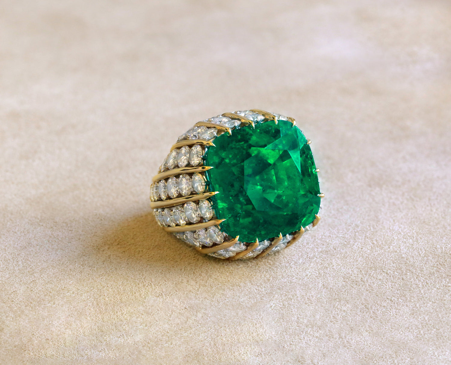 exceptional Harry Winston emerald cocktail ring