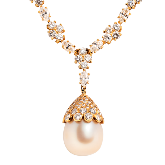 Harry Winston 1990s 18KT Yellow Gold Pearl & Diamond Necklace close-up details