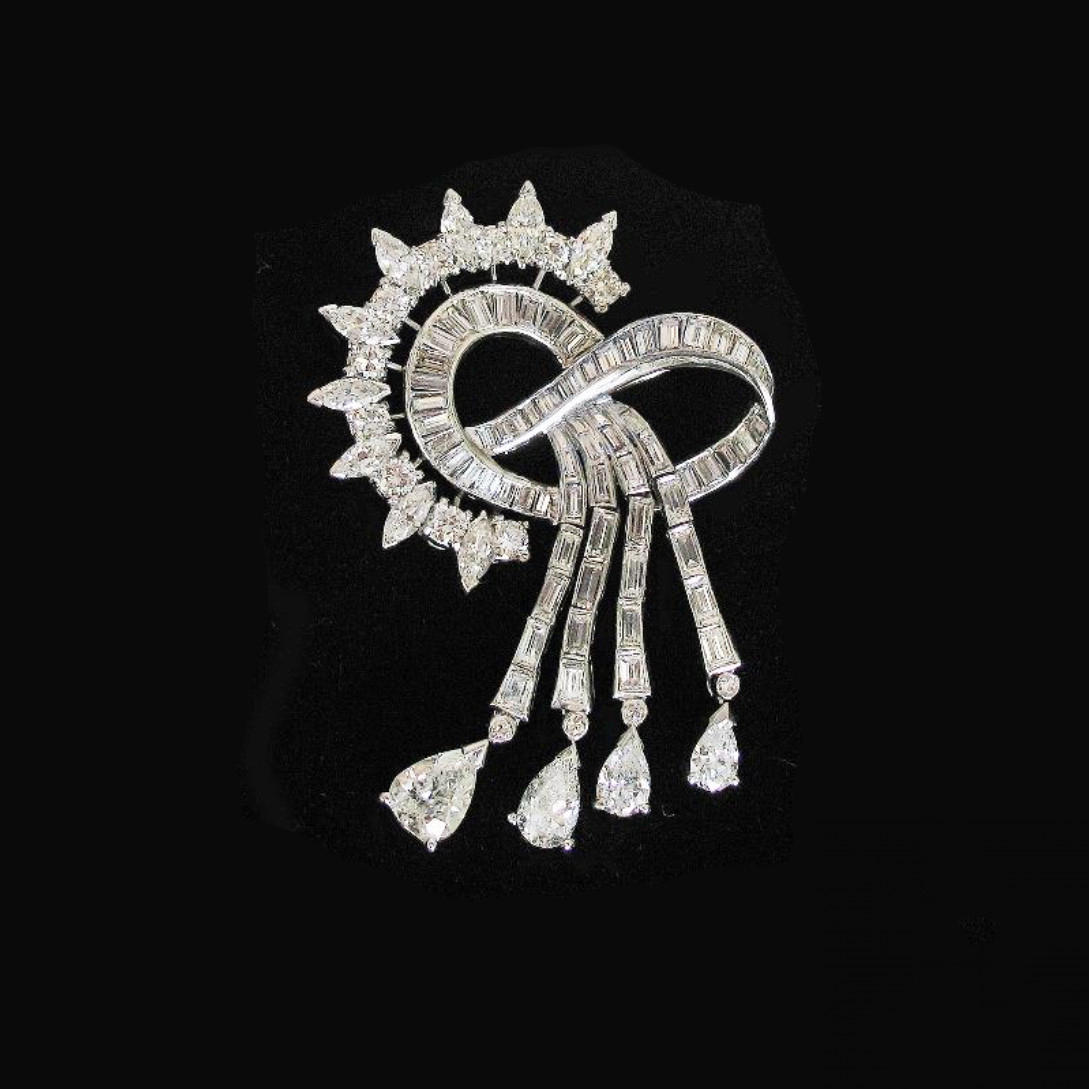 platinum diamond brooch as an example for 1950s jewelry