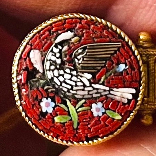 Italian Victorian 18KT Yellow Gold Glass Micromosaic "ROMA" Brooch close-up details