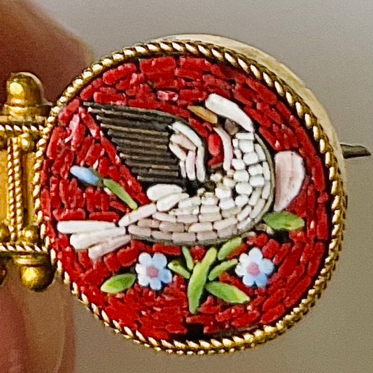 Italian Victorian 18KT Yellow Gold Glass Micromosaic "ROMA" Brooch close-up details