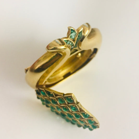 Rene Boivin 1930s 18KT Yellow Gold Emerald Pomegranate Brooch side