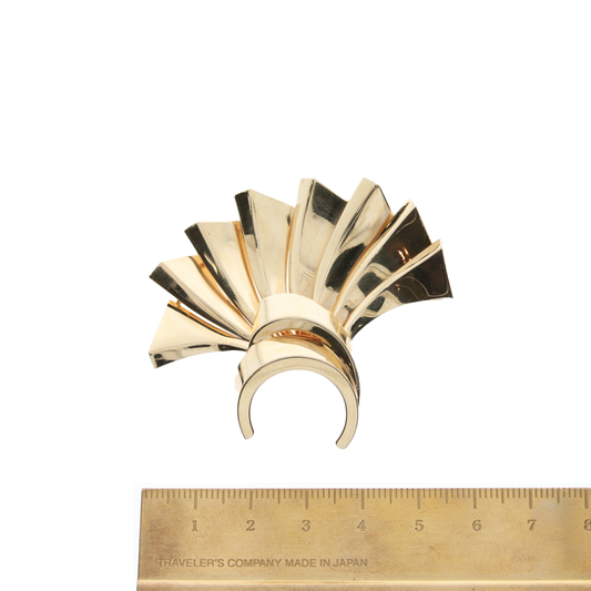 Trabert & Hoeffer Mauboussin 1950s 18KT Yellow Gold Brooches with ruler