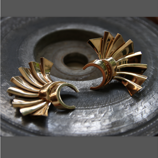 Trabert & Hoeffer Mauboussin 1950s 18KT Yellow Gold Brooches front