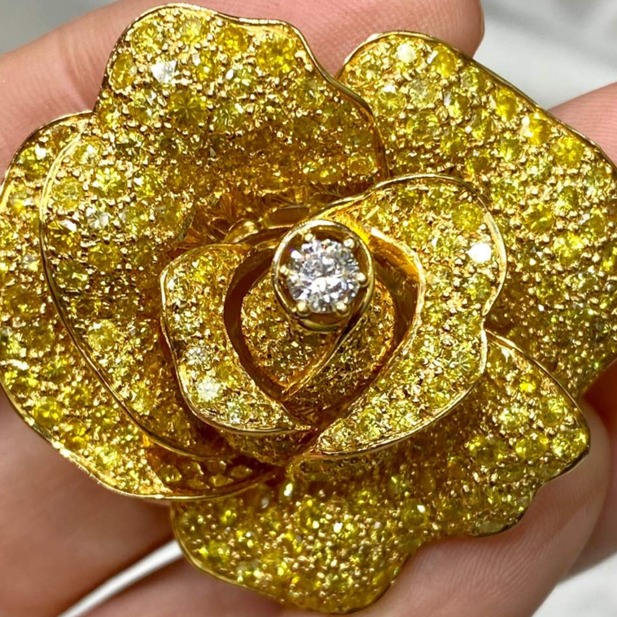 Sabbadini Post-1980s 18KT Yellow Gold Yellow Diamond Rose Brooch close-up details