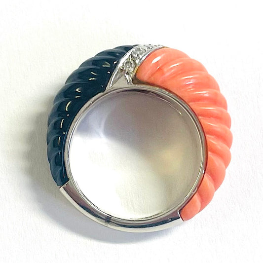 French 1970s 18KT White Gold Onyx, Coral & Diamond Ring bottom