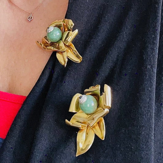 1950s 18KT Yellow Gold Aventurine, Diamond, Sapphire Set on blouse