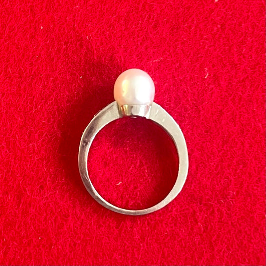 1980s Palladium Natural Pearl & Diamond Ring profile