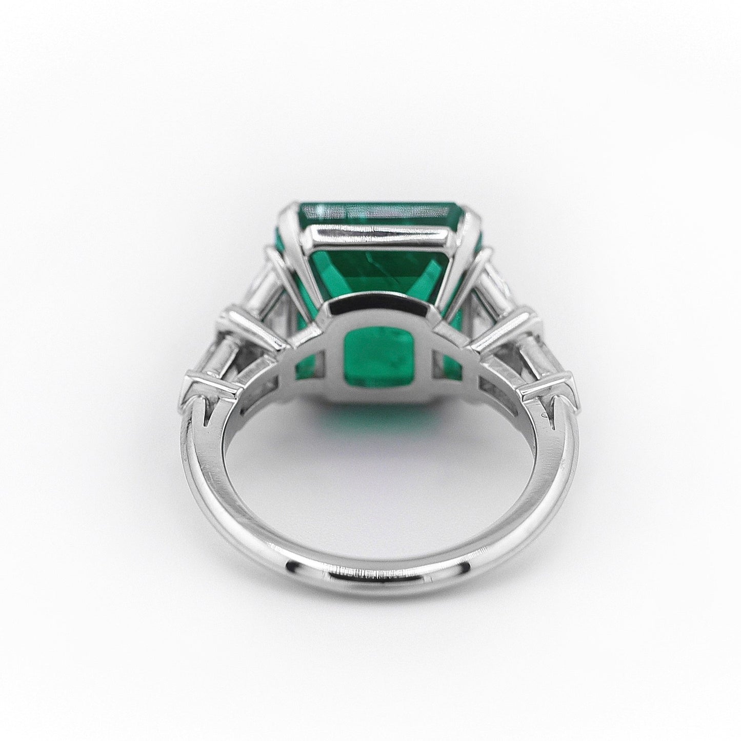 Raymond Yard Post-1980s Platinum Emerald & Diamond Ring back