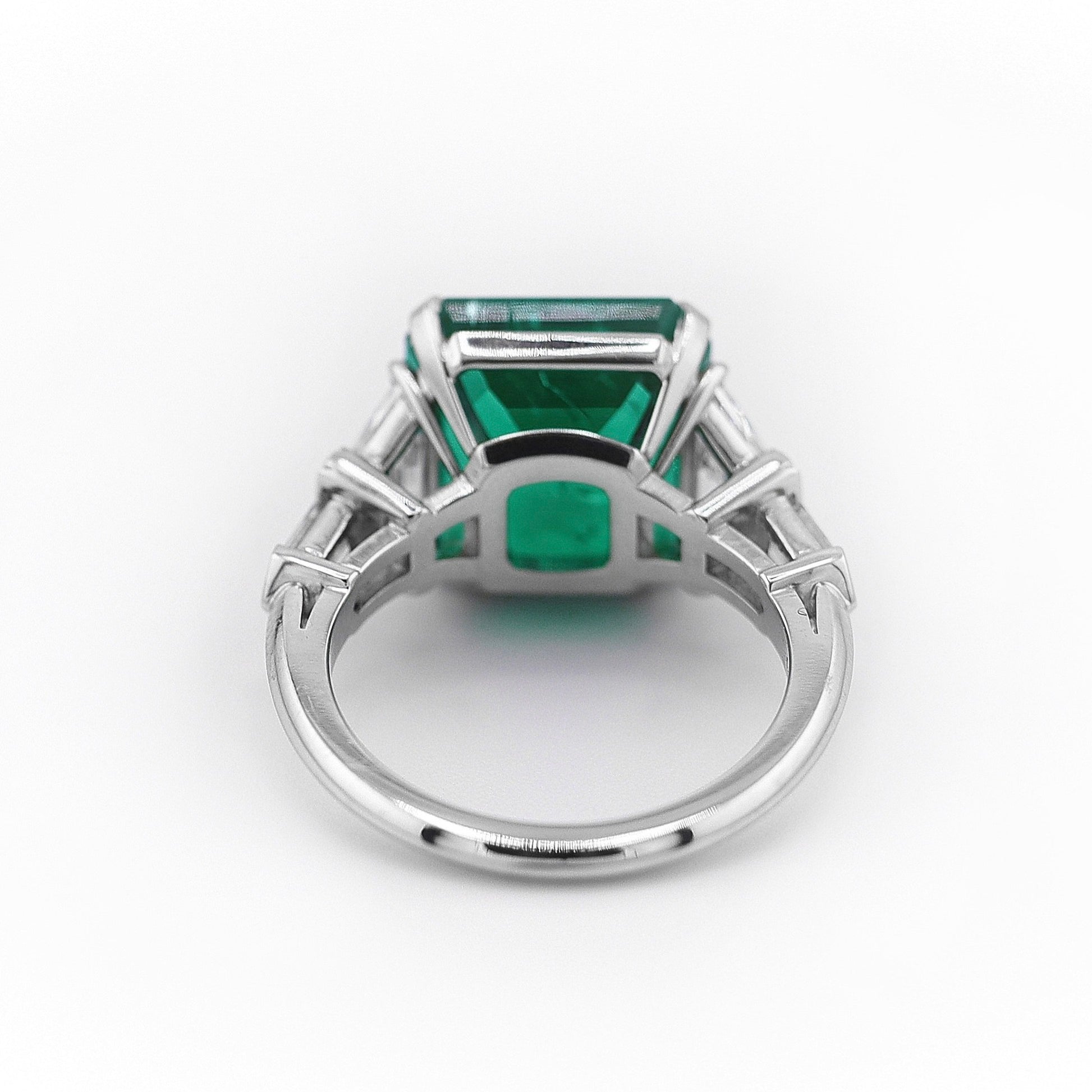 Raymond Yard Post-1980s Platinum Emerald & Diamond Ring back
