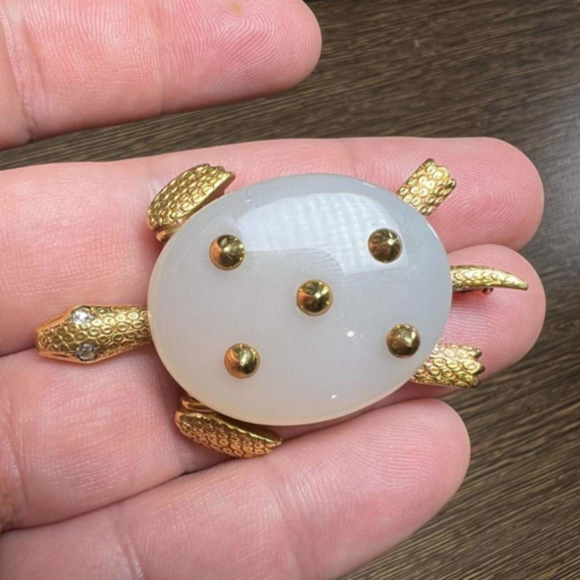 Cartier Paris 1960s 18KT Yellow Gold Chalcedony Turtle Brooch front