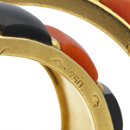 Cartier French 1970s 18KT Yellow Gold Coral & Onyx Ring close-up details