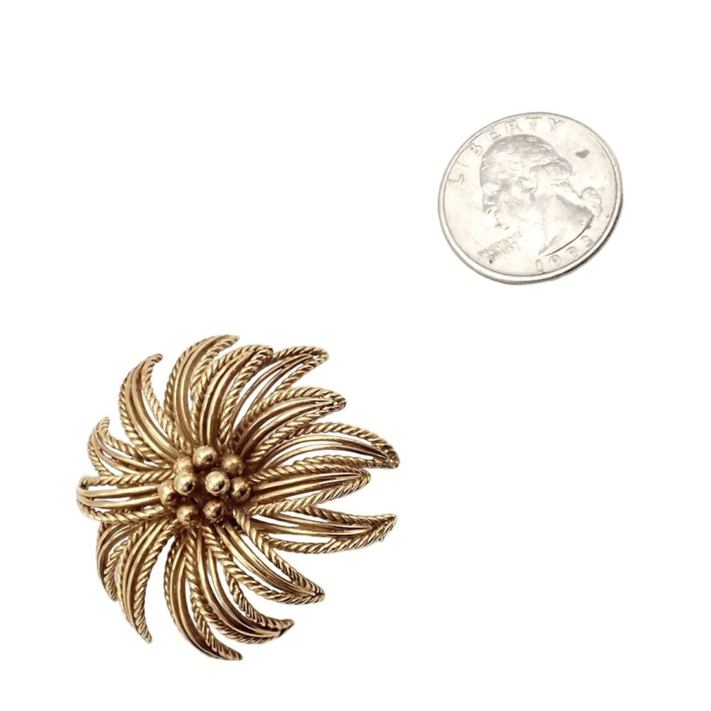 Boucheron Paris 1960s 18KT Yellow Gold Flower Brooch front