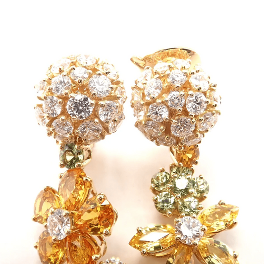 Van Cleef & Arpels 1980s 18KT Yellow Gold Diamond & Sapphire Folies des Pres Earrings close-up details