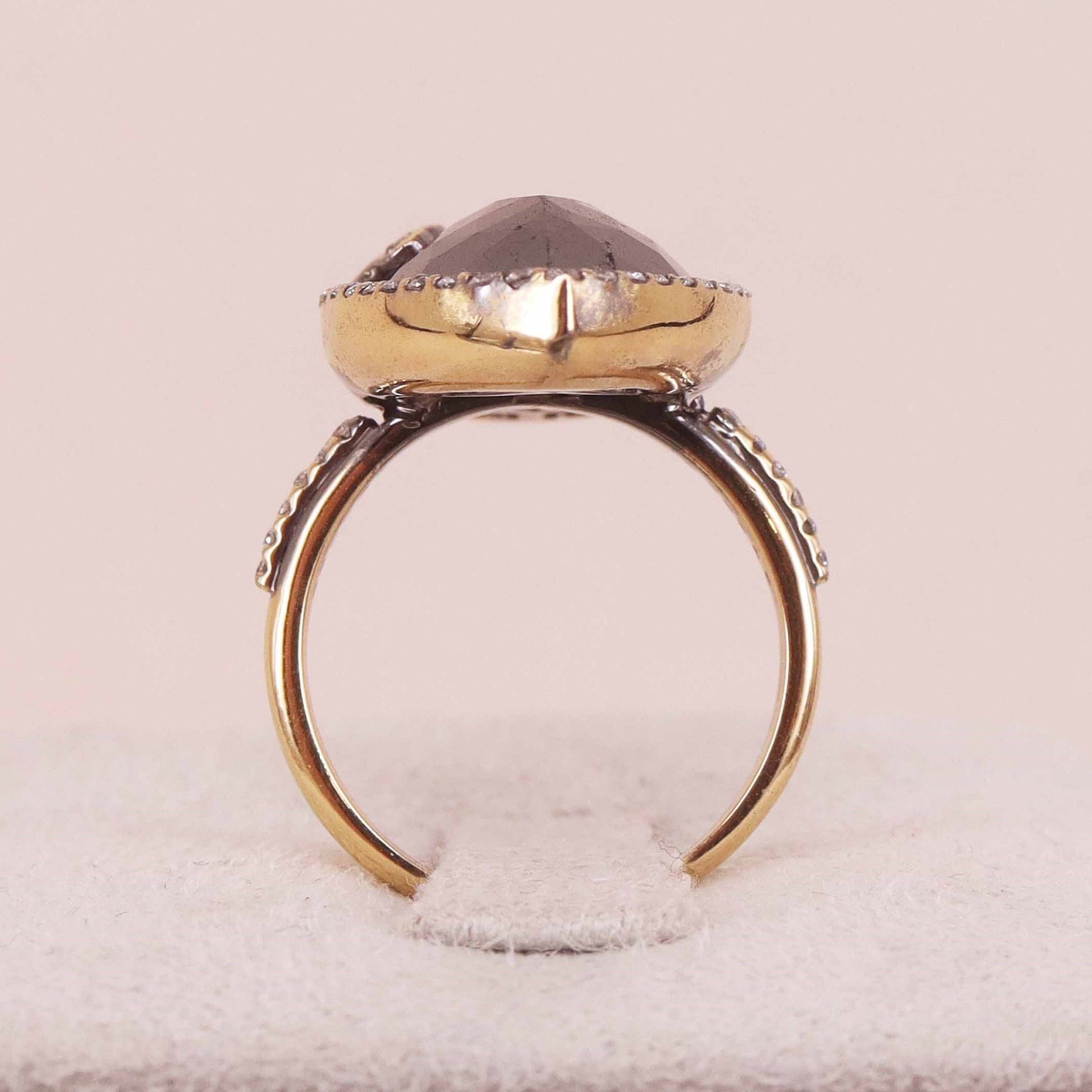 Contemporary 18KT Yellow Gold Diamond Ring profile